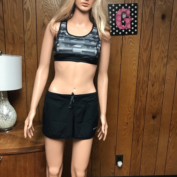 Patagonia Short Running Black-Size none measurements In the Photos - Picture 3 of 16